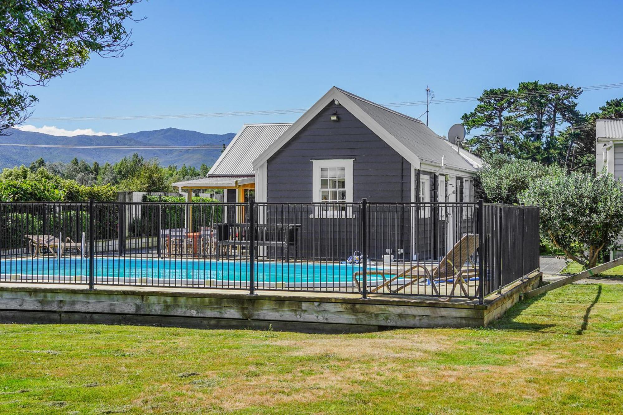 The Longwood Barn Villa Featherston Exterior foto