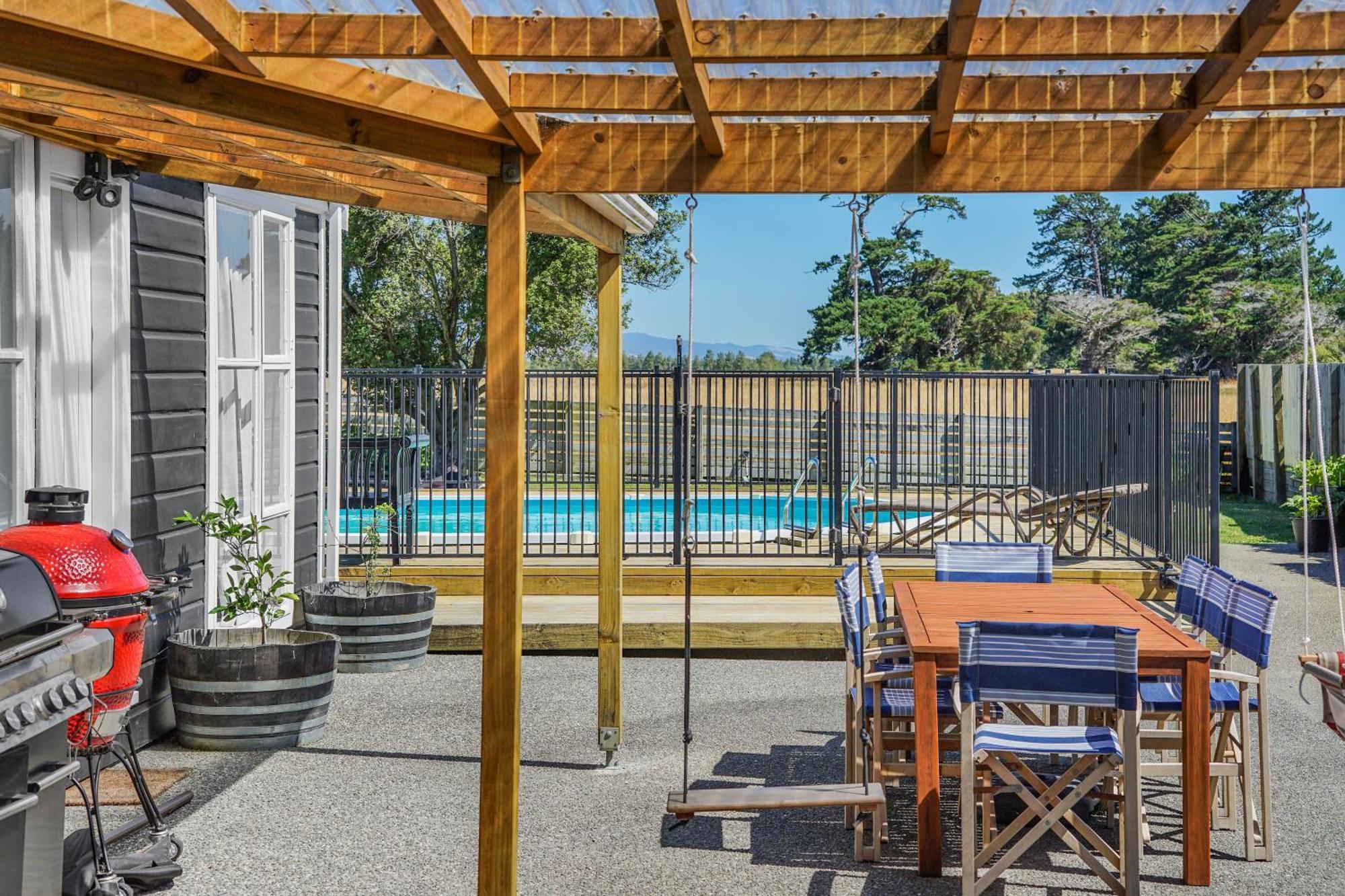The Longwood Barn Villa Featherston Exterior foto